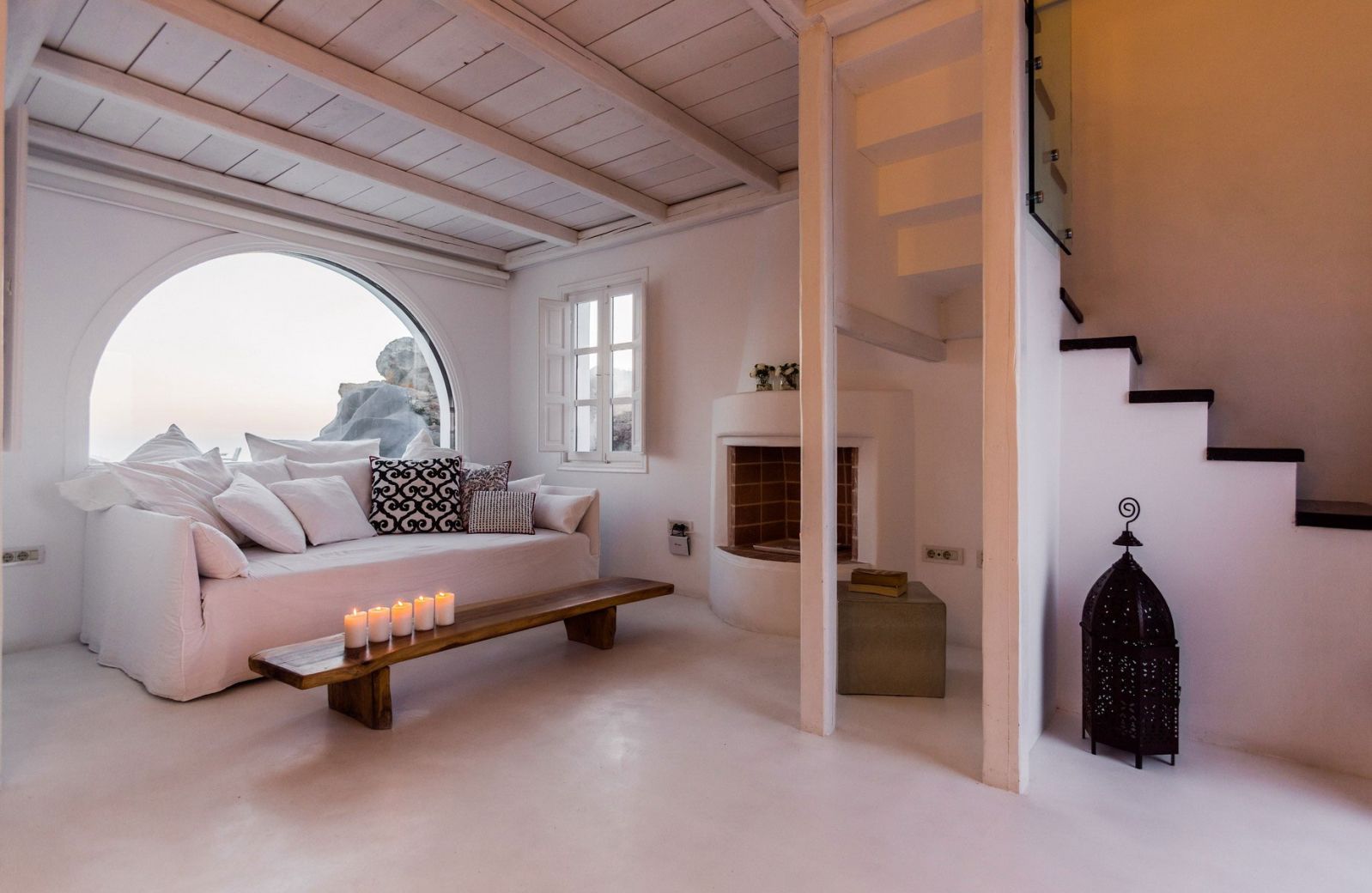 Villa Elidami - Romantic Suite, Interior in cool white design, Aenaon Villas Santorini, Greece
