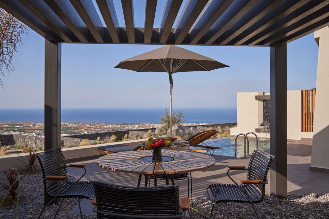 Infinity Pool | Apikia Suites Pyrgos Santorini | Design Hotel Greece | The Aficionados 