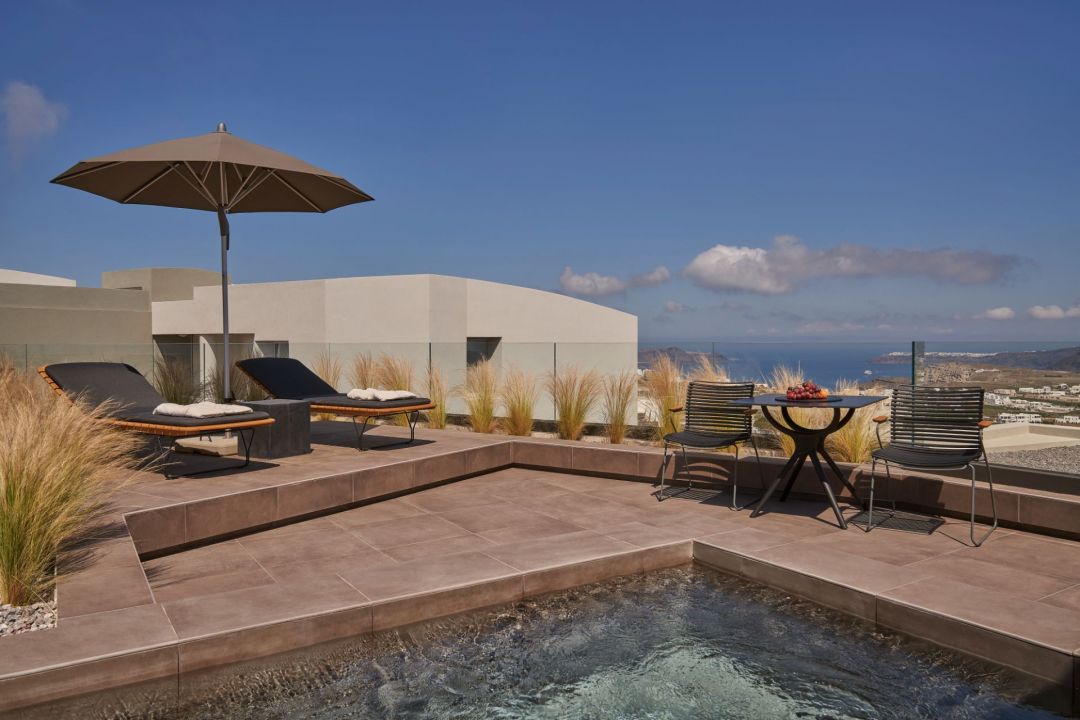Pool Apikia Suites Pyrgos Santorini | Design Hotel Greece | The Aficionados 
