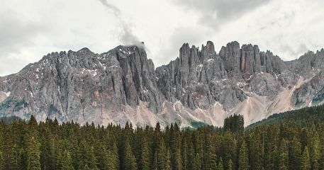 South Tyrol, Italy, Dolomites, mountains, travel, Joshua Earle (Unsplash)