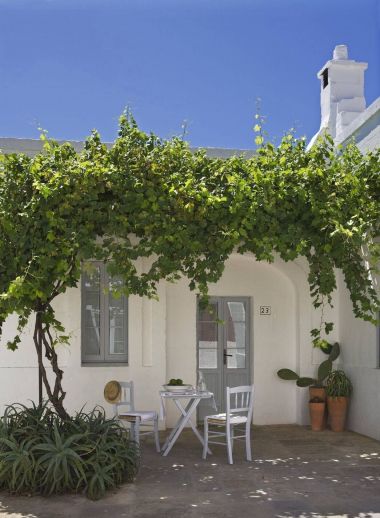 Dinky Luxe - Masseria Cimino  - a small design hotel with boutique interiors and white-washed walls.