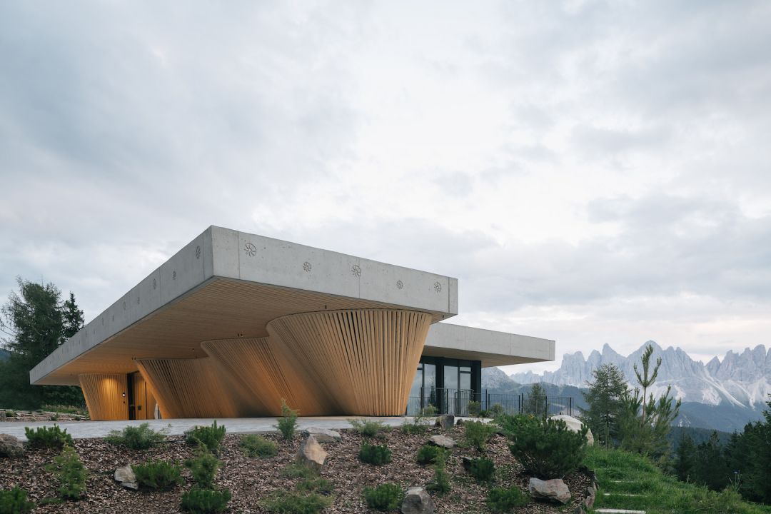 Anders Mountain Suites | Design Hotel | Brixen, Bressanone South Tyrol Italy by architect Martin Grubner | The Aficionados