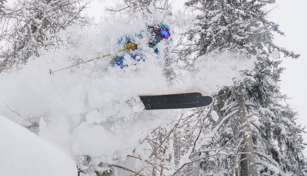 Skier flying through the air | Rōnin Skis | Environmentally Conscious Ski Made in France  | The Aficionados