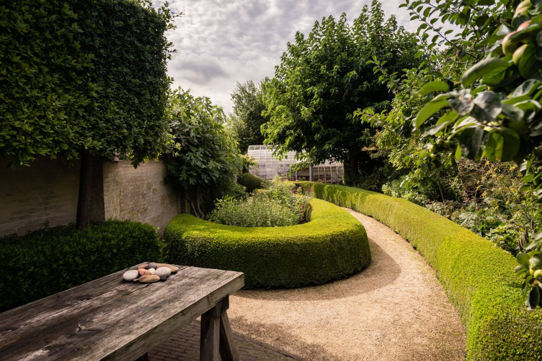 Garden Design by Wirtz Landscapes Belgium - winding pathways